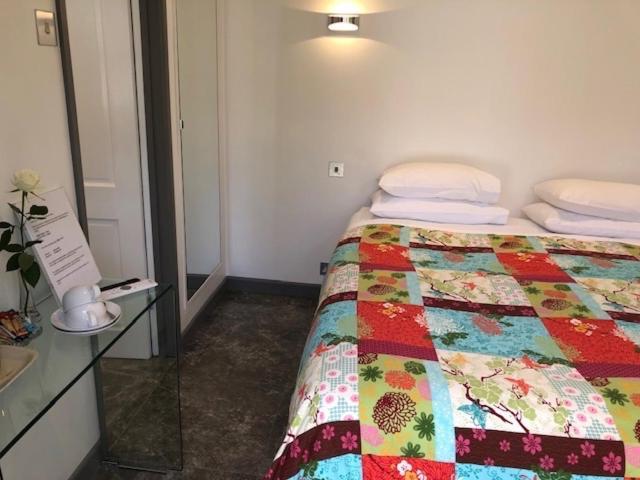 Circles Guest House Pewsey Екстер'єр фото